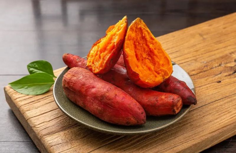 Water cultivation methods for red potato leaves