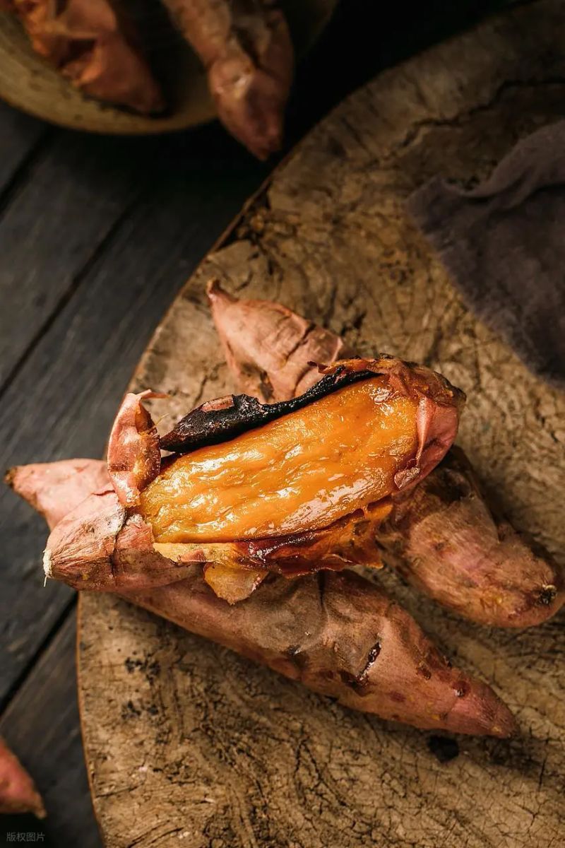 Water cultivation methods for red potato leaves