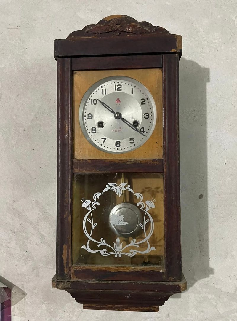 Old machine clock cleaning and maintenance