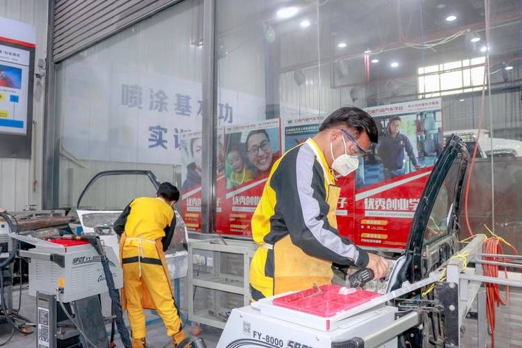 板金汽修钣金喷漆的实训