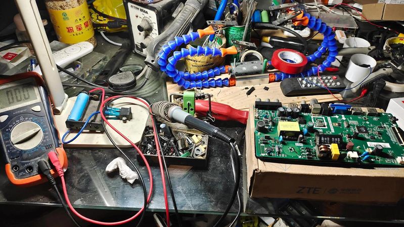 Circuit board maintenance tool