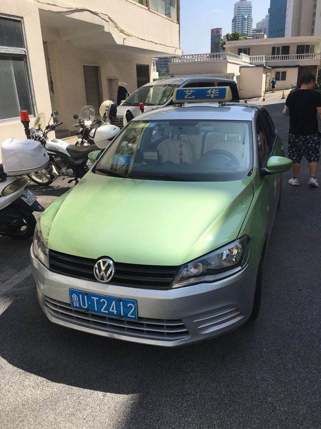 重庆新闻 出租车强行打组合载客 乘客可拒付车费