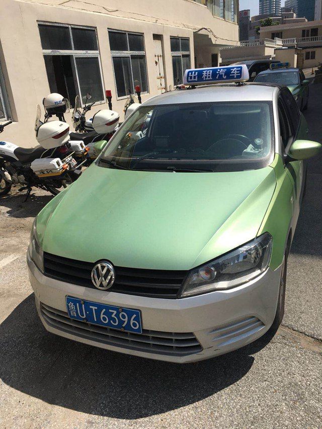 重庆新闻 出租车强行打组合载客 乘客可拒付车费