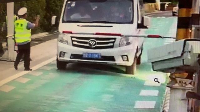 重庆新闻 出租车强行打组合载客 乘客可拒付车费