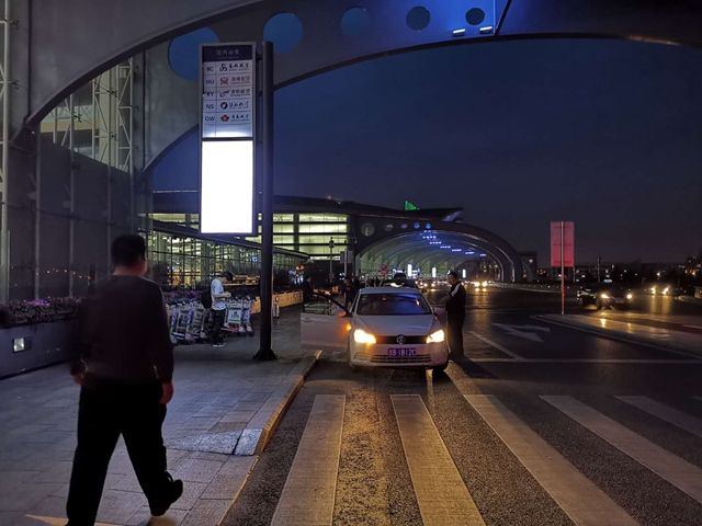 重庆新闻 出租车强行打组合载客 乘客可拒付车费