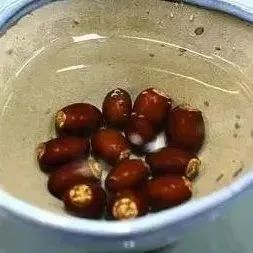 菠萝蜜盆栽种植方法如下