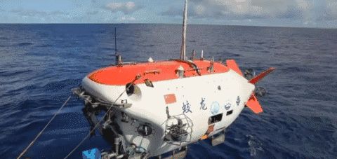 蛟龙号下潜原理