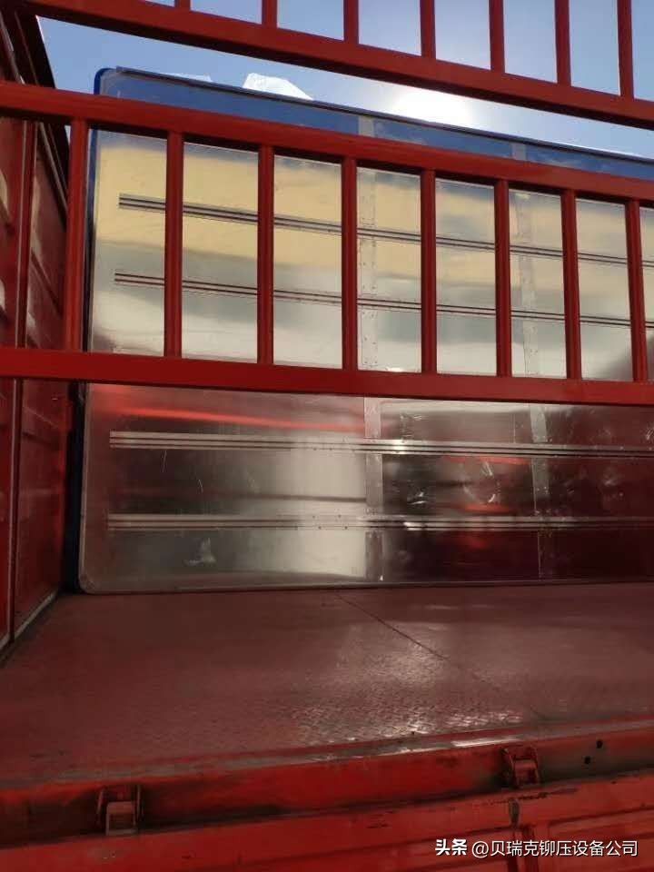 The principle of strong steel hydraulic docking