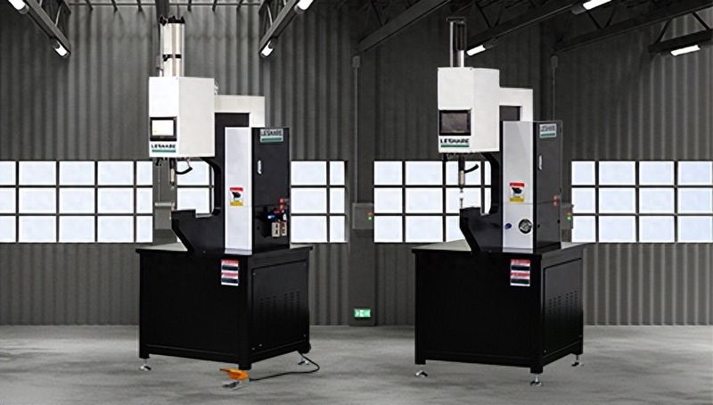The principle of strong steel hydraulic docking