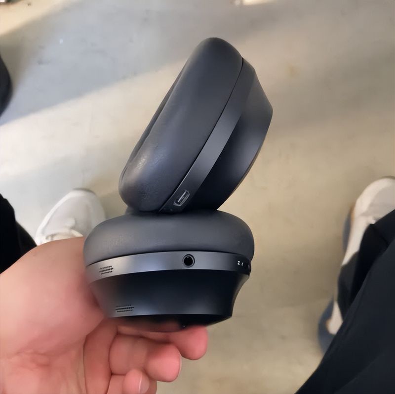 Headphone maintenance, sean