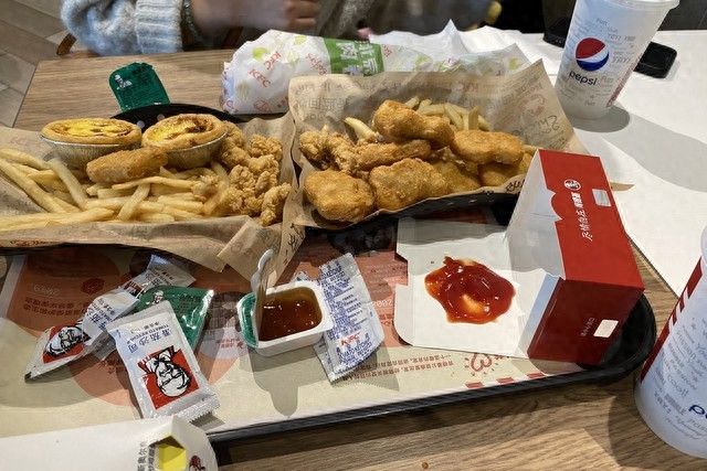 1块2酱料费惹众怒!肯德基凭啥这么横?底牌让人无话可说