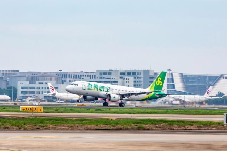 Spring and fall air ticket price patterns
