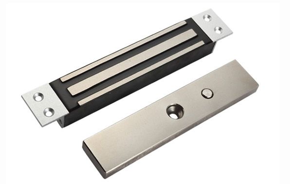 Electronic locking of fire doors