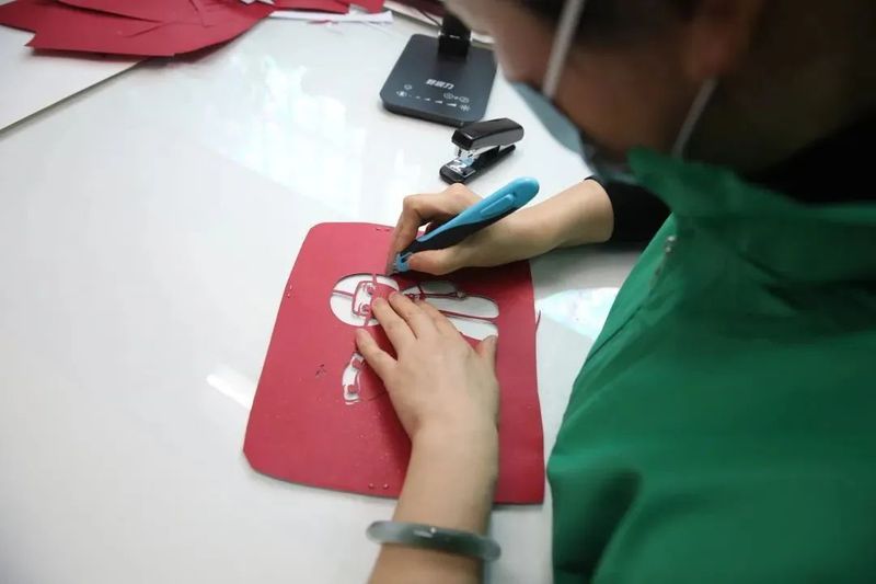 十二生肖剪纸步骤