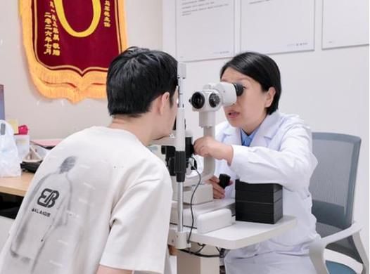 飞秒激光治疗近视费用