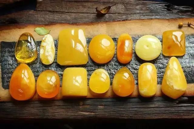 蜜蜡鼻烟壶价格