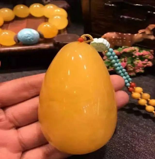 蜜蜡鼻烟壶价格