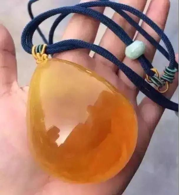 蜜蜡鼻烟壶价格