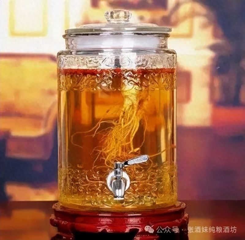 夏天也能泡养生酒！人参枸杞夏季泡酒正确方法，清润不燥热