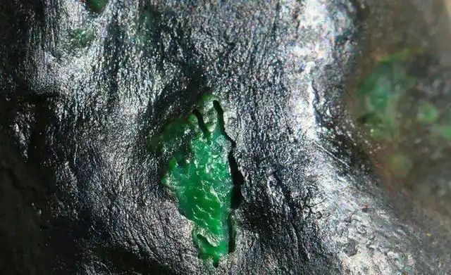 帕敢黑乌沙赌石经验