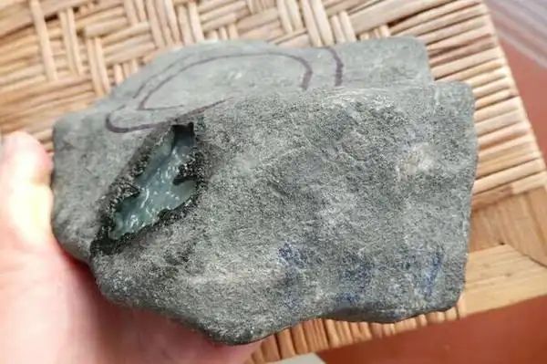帕敢黑乌沙赌石经验