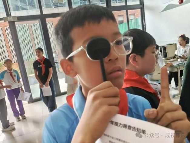 幼儿预防近视按摩方法