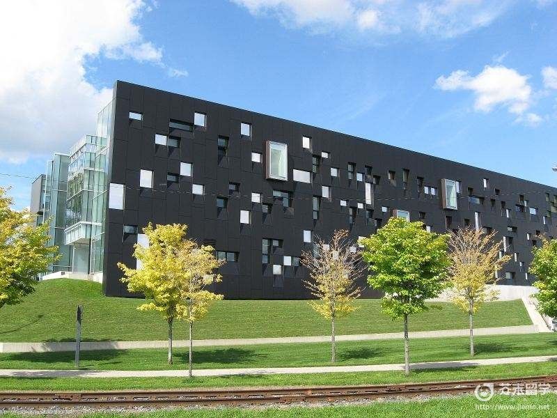 加拿大滑铁卢大学费用